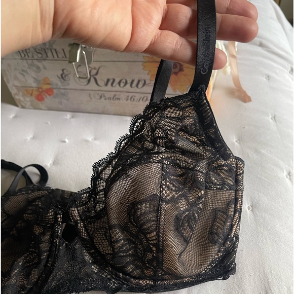 Calvin Klein Women's Seductive Comfort Unlined Lace Bra - Picture 12 of 15